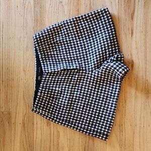 Zara Black And White Houndstooth Shorts Size M Womens